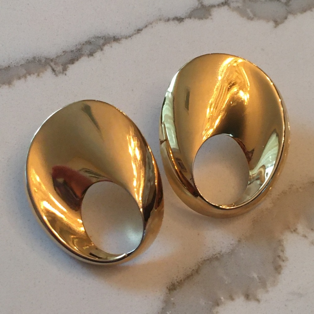 VTG Gold tone 3D oval Loop cutout Earrings